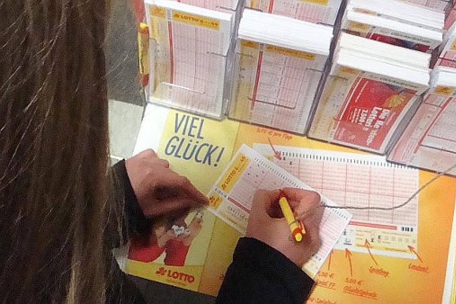 Lottozahlen 9, 12, 14, 32, 37, 41 mit Superzahl 1: 20 Millionen Euro Jackpot