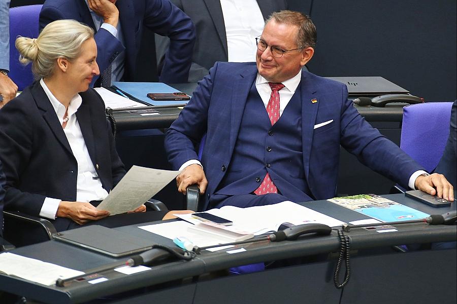 AfD baut Vorsprung zur Union aus