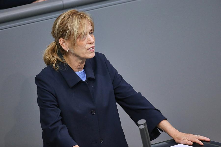 Bildungsministerin Prien fordert schärfere Gesetze gegen Antisemitismus und Reform des Gleichbehandlungsgesetzes