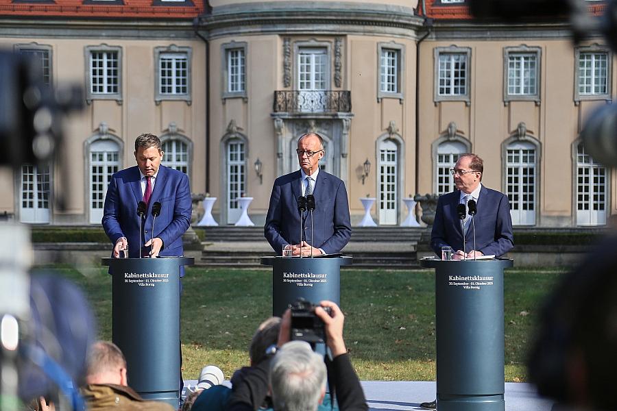 Bundeskanzler Merz kündigt Hightech-Agenda für Deutschlands Wirtschaftsspitze an