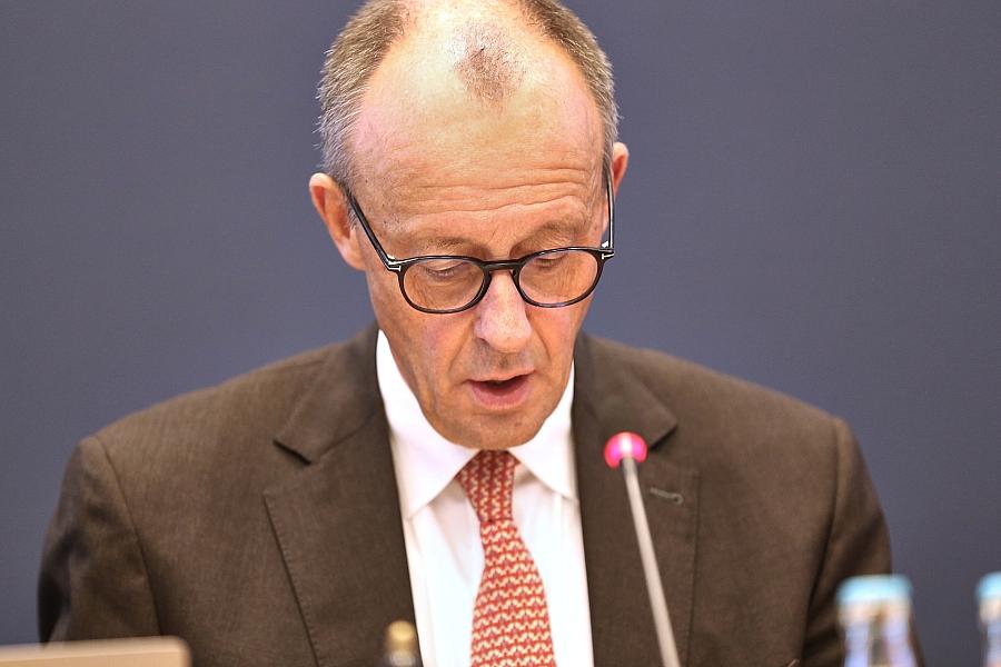 Friedrich Merz lehnt Putin-Gespräche ab und kritisiert russische Angriffe auf Ukraine