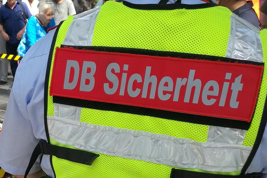 Bahn unter Druck: Sofortprogramme für Sicherheit und Sauberkeit stehen aus
