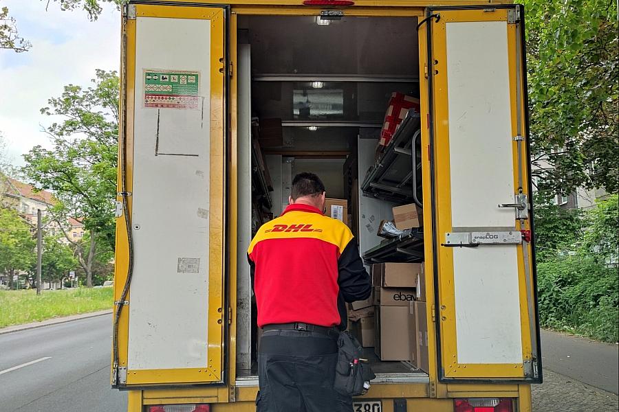 DHL Weihnachtsgeschäft: Über 12 Millionen Pakete an Spitzentagen – 11.000 Aushilfen eingestellt