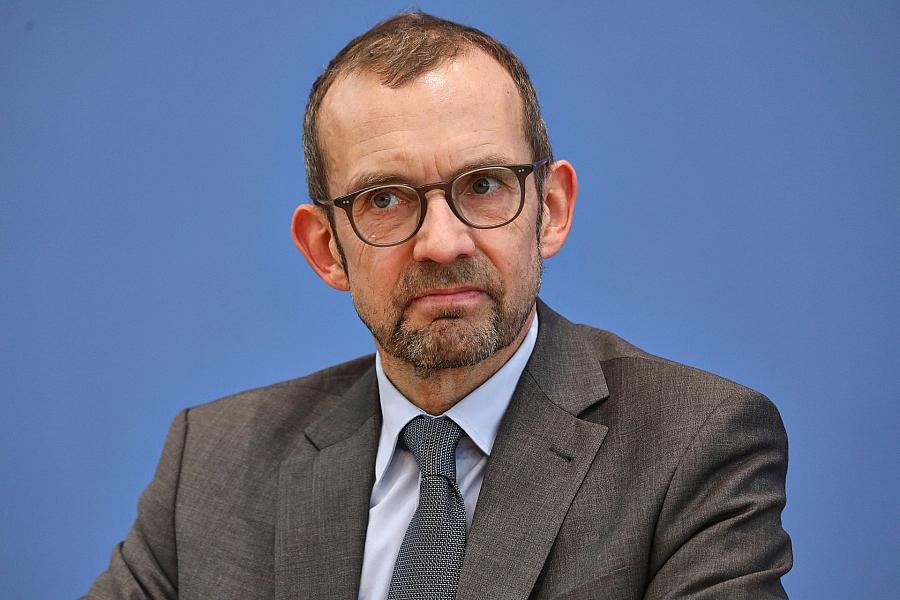 Verteidigungsausschuss-Chef warnt vor AfD-Spionage für Moskau