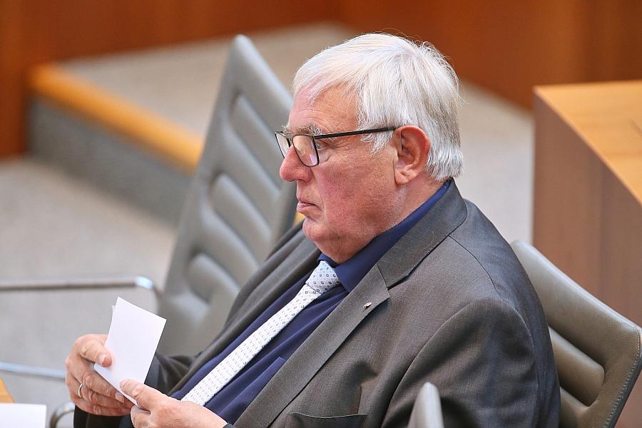 CDU-Vize Laumann lehnt Kurskorrektur-Forderungen von Compass Mitte ab