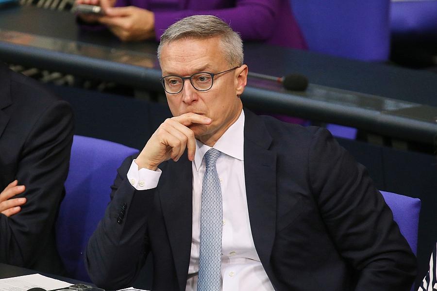 Digitalminister Wildberger plant Milliarden-Entlastung durch Bürokratieabbau und KI-Einsatz