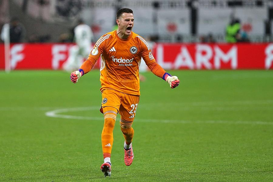 Eintracht Frankfurt erkämpft 0:0 in Neapel dank starker Defensive und Torhüter Zetterer