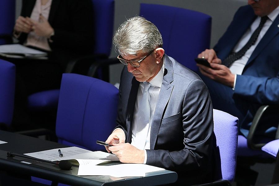 Bundesregierung kennt Weimers Treuhänder nicht