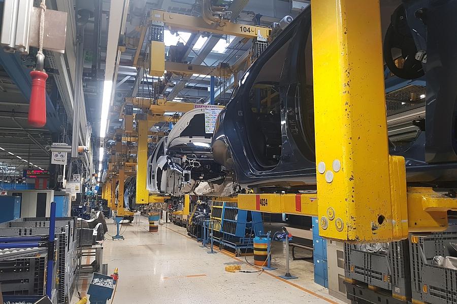 Deutsche Autoindustrie setzt trotz Risiken verstärkt auf günstige Chips aus China