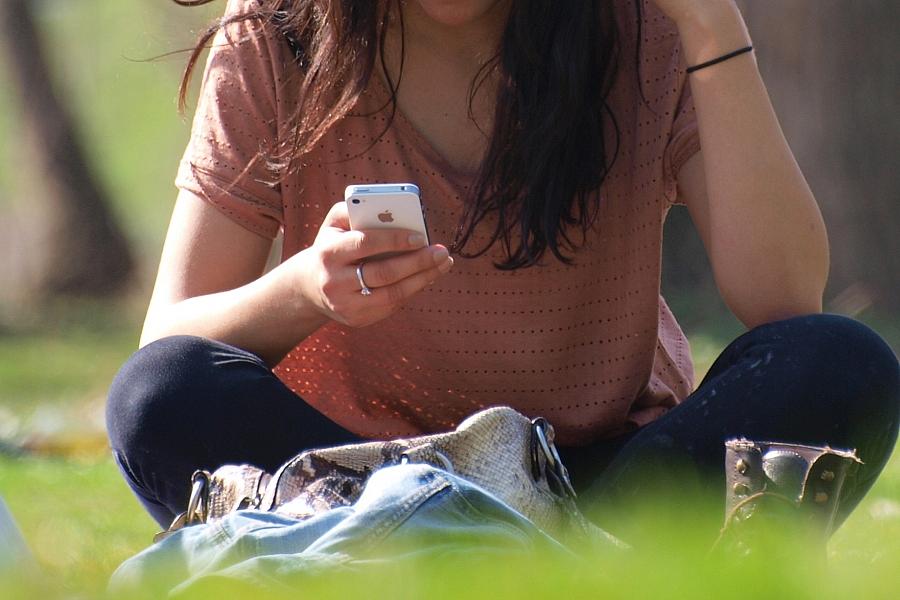 Betrügerische App STLSTE und Aktien-Tipps auf Facebook bringen Anleger in Deutschland um Millionen