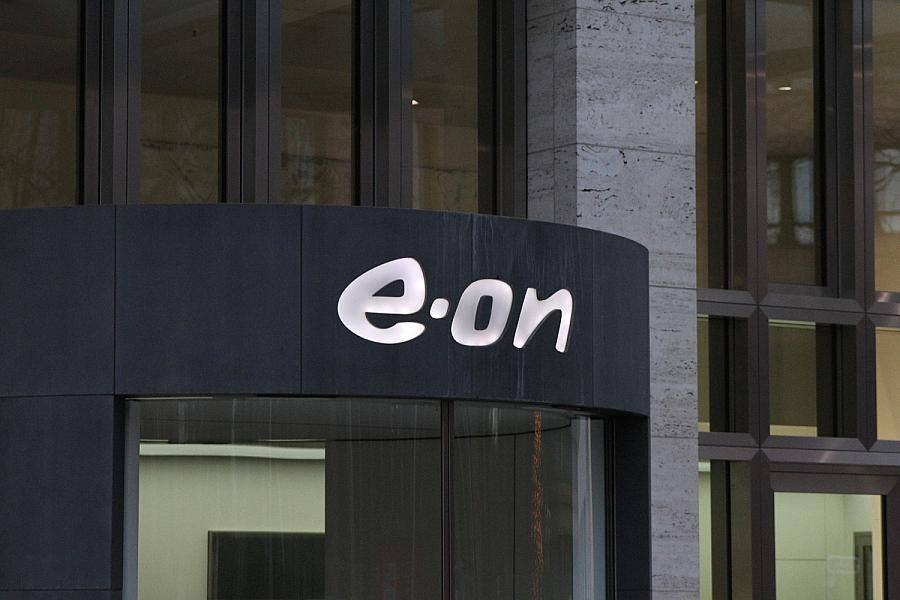 Eon-Chef prognostiziert sinkende Energiepreise 2026, danach steigende Kosten für Strom und Gas