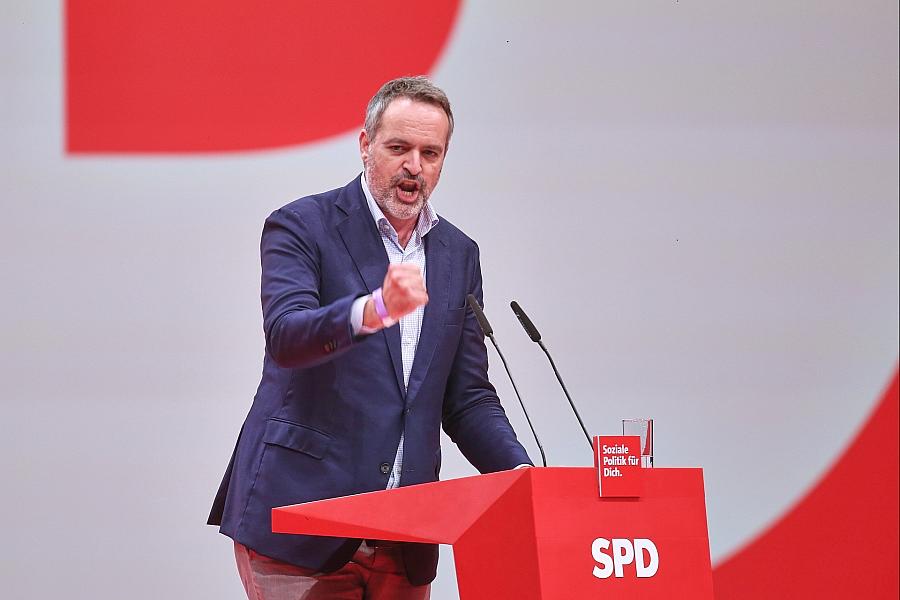EU-Kommission lockert Verbrenner-Aus nach 2035 – SPD-Politiker Repasi begrüßt Flexibilität