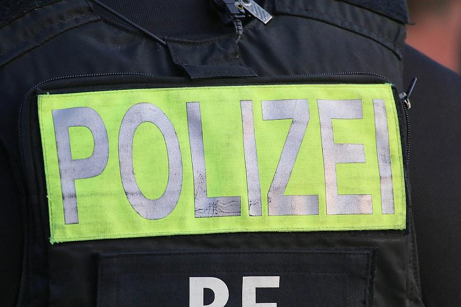 Polizei findet Drogen und Waffen bei Wohnungsdurchsuchung in Dresden