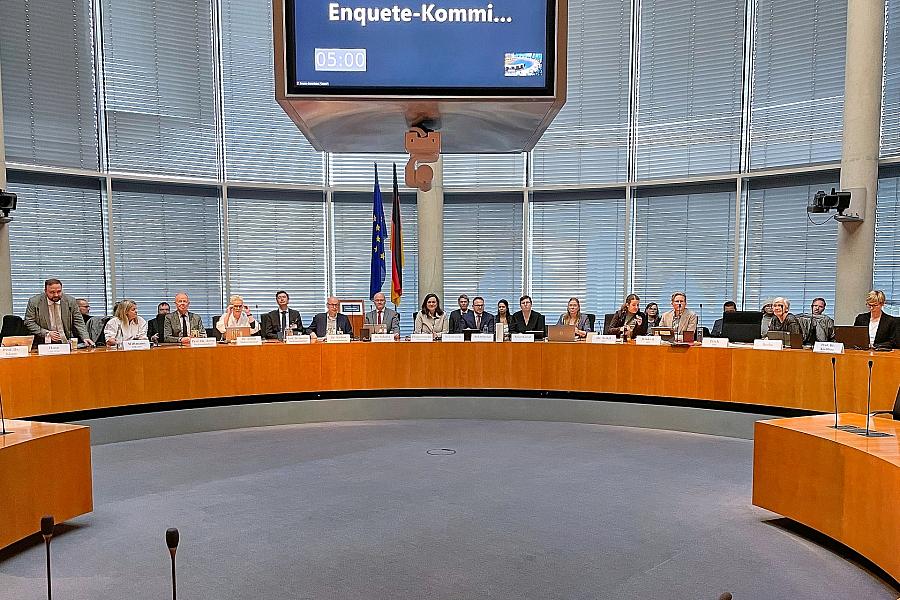 Drosten verteidigt deutschen Pandemiekurs vor Enquete-Kommission