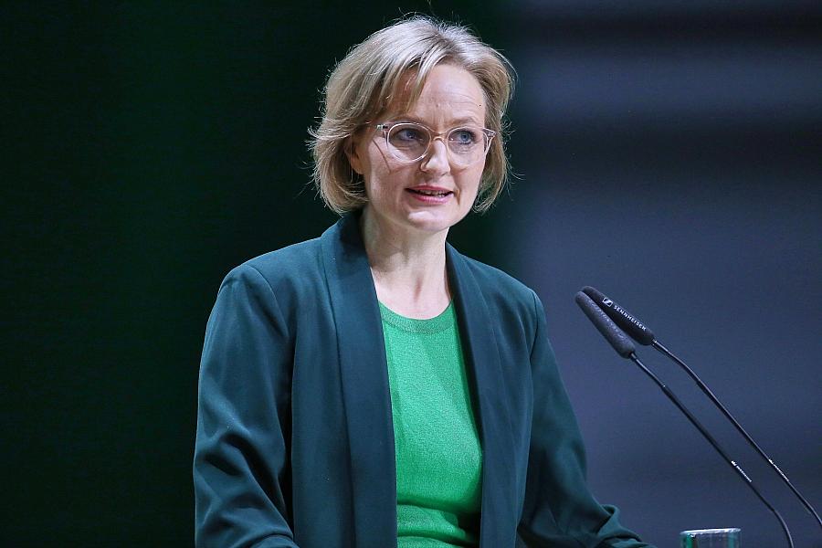 Grünen-Chefin Brantner kritisiert deutsche Außenpolitik als Snooze-Modus und fordert entschlossenes Handeln