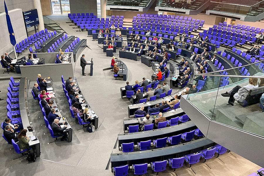 Bundestag beschließt Steuerpaket mit Entlastungen für Pendler, Gastronomie und Ehrenamt