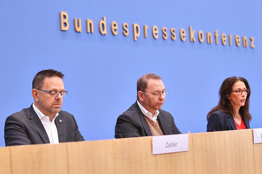 DGB-Umfrage vorgestellt: Mehrheit will maximal acht Stunden arbeiten