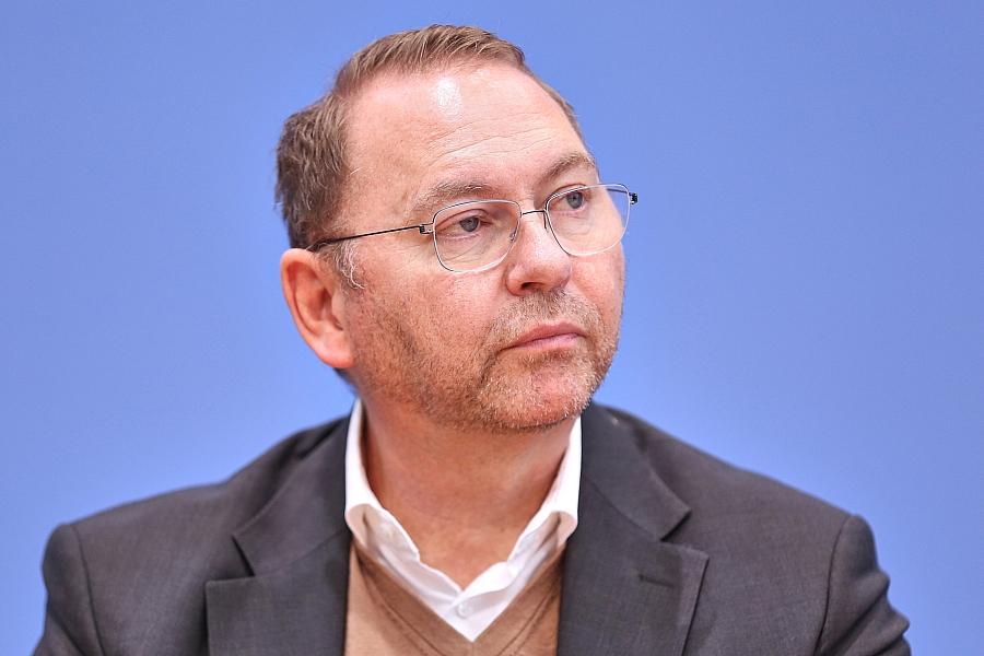 Verdi-Chef Frank Werneke verteidigt 7-Prozent-Lohnforderung und droht mit Streiks im öffentlichen Dienst