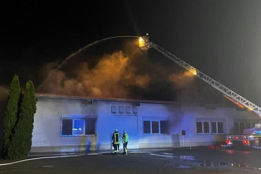 Hakenkreuz-Schmiererei in Osterburg und Brand in Bismark