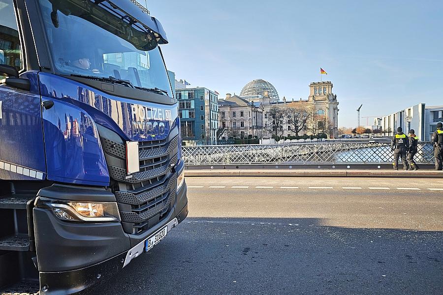 Internetausfall im Bundestag während Selenskyj-Besuch – Störung trifft Abgeordnete und Server