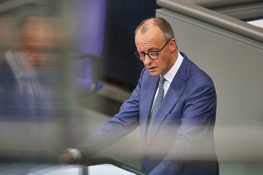 Friedrich Merz sieht diplomatische Dynamik in Ukraine-Verhandlungen und mahnt Preis des Friedens an