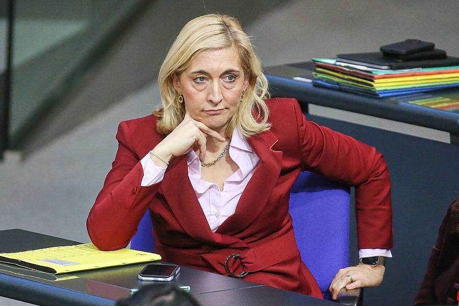 Krankenkassen weisen Kritik von Warken zurück und warnen vor Beitragsanstieg