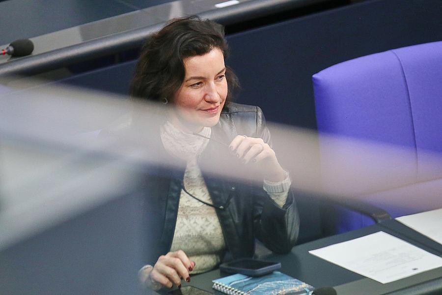 Bär setzt auf Kernfusion und kritisiert Forschungslücken in der Frauengesundheit