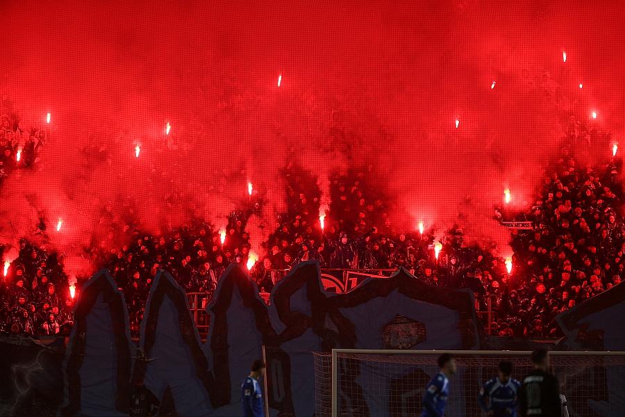 Gewalttätige Angriffe auf Polizeibeamte bei Fußballspiel in Magdeburg