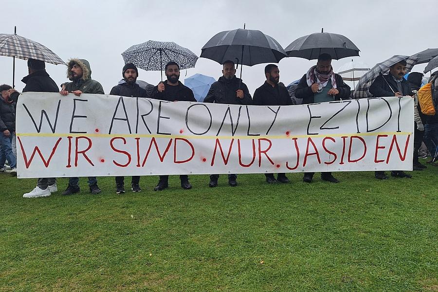 Jesiden in Deutschland kritisieren fehlende Konsequenzen drei Jahre nach Völkermord-Anerkennung