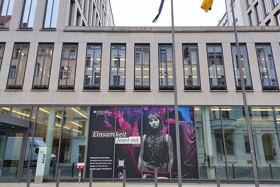 Bundesbildungsministerium verschärft Auflagen für Demokratieförderung – Kreistage müssen zustimmen