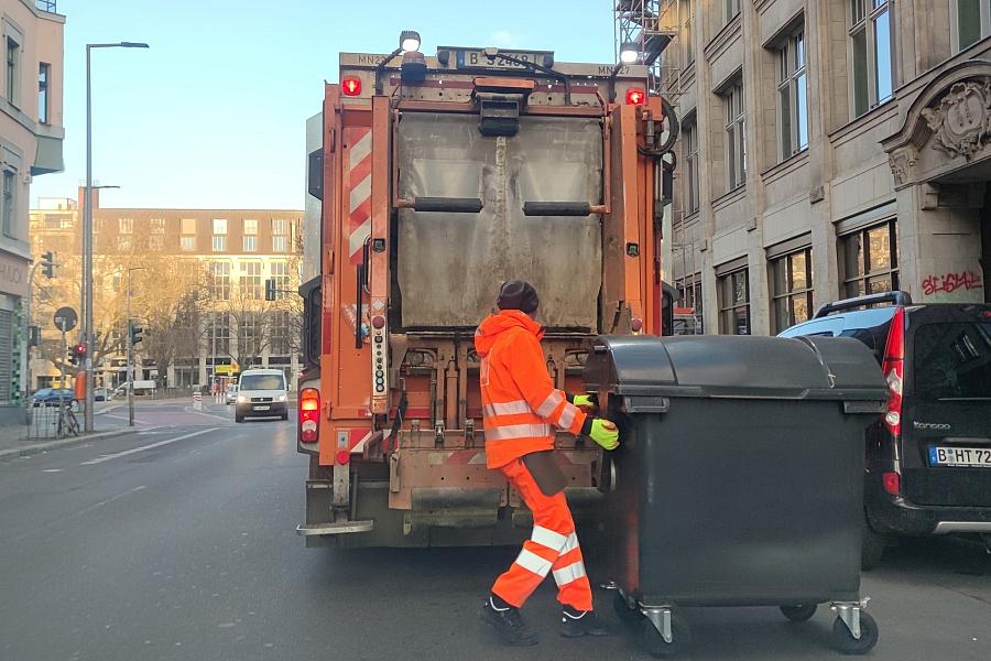 Batterie- und Akku-Brände gefährden Müllentsorgung: Städtetag fordert schärfere Regeln