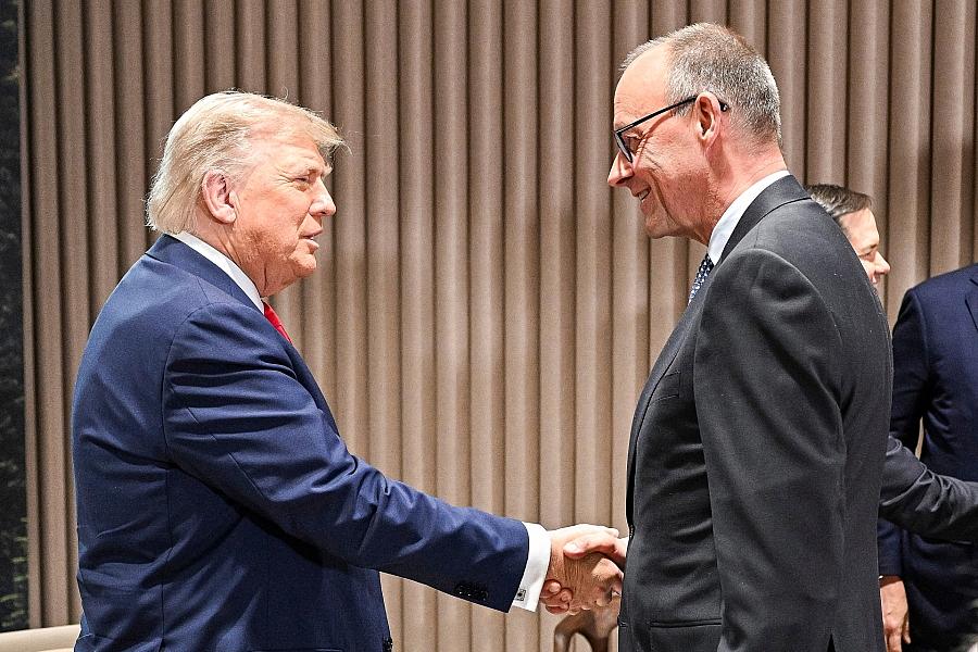 Sprecher: Bundeskanzler Merz und US-Präsident Trump im regelmäßigen Austausch