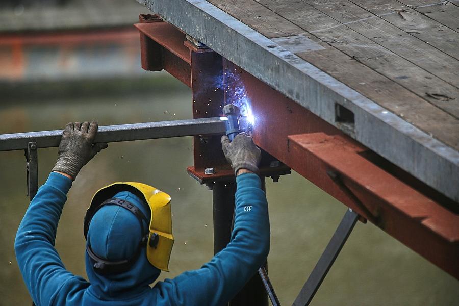 Arbeitsmarkt Dezember 2025: Erwerbstätigkeit sinkt leicht, Erwerbslosigkeit steigt deutlich