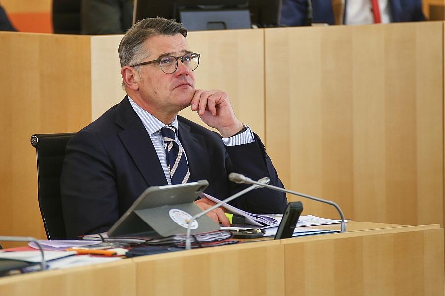 Rhein fordert zügige Ergebnisse von Reformkommissionen für Rente und Gesundheit