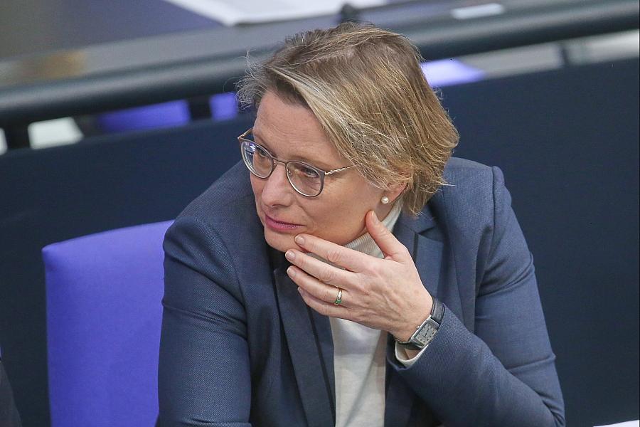 Justizministerin Hubig plant schärfere Gesetze gegen sexualisierte KI-Bilder und Deepfakes