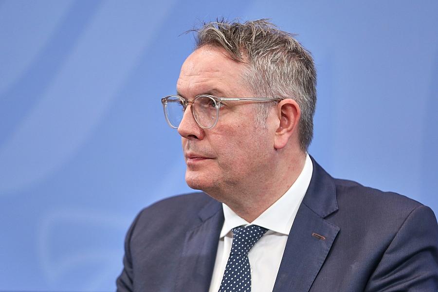 Ministerpräsident Schweitzer fordert Wirtschafts-Boost 2026 von der Bundesregierung