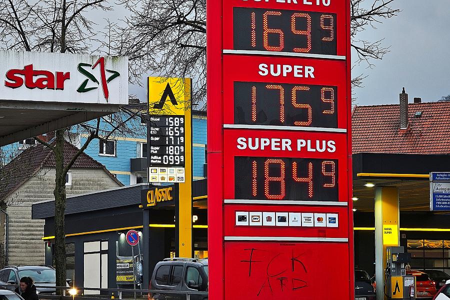 ADAC: Dieselpreise sinken leicht, Benzin wird teurer – Preisdifferenz bleibt gering