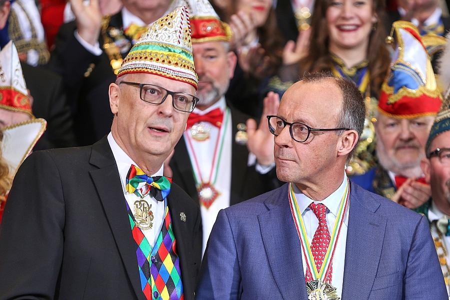 Bundeskanzler Friedrich Merz empfängt Karnevalisten im Kanzleramt und teilt Anekdoten zu Schnapszahlen