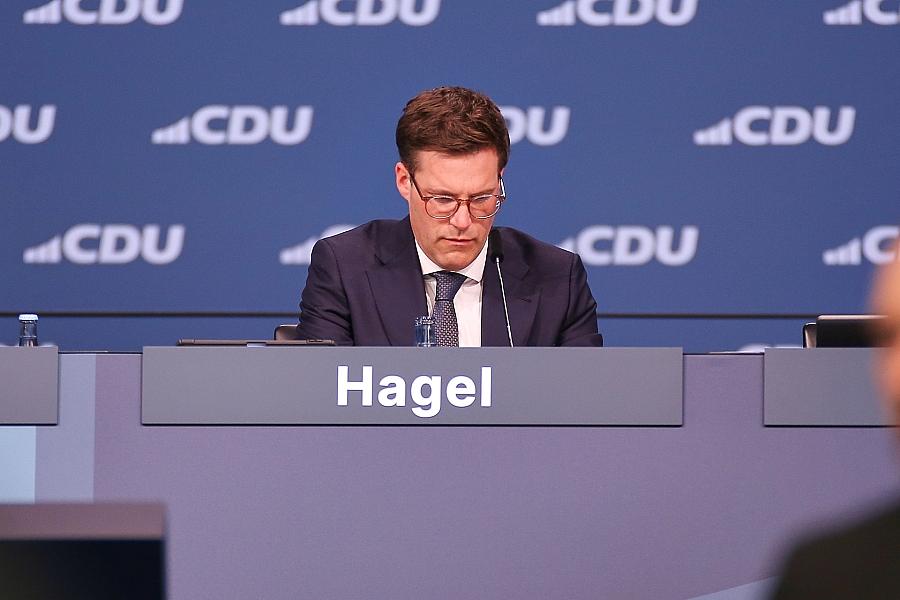 Warken verteidigt Hagel nach Kritik an altem Video