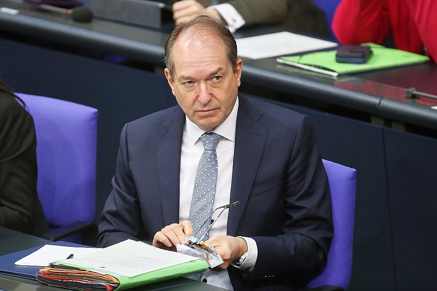 Dobrindt hält an Verfassungsschutz-Beobachtung der AfD fest trotz Gerichtsbeschluss