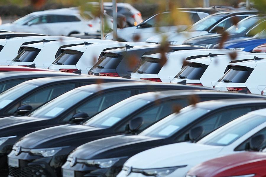 Autohändler erwarten sinkende Umsätze 2026 trotz neuer E-Auto-Prämie