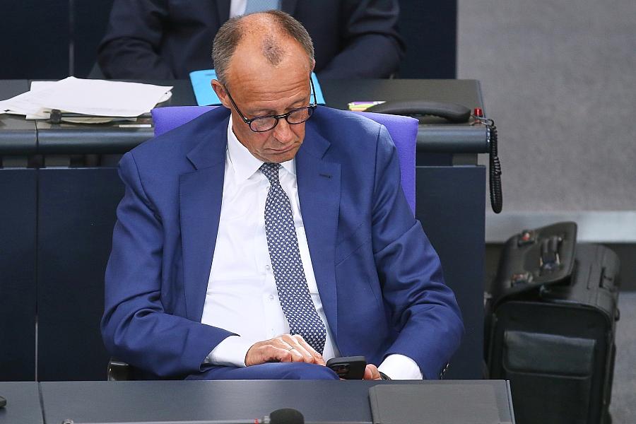 Merz koordiniert mit Partnern nach Nahost-Eskalation und verurteilt Irans Atomprogramm und Gewalt