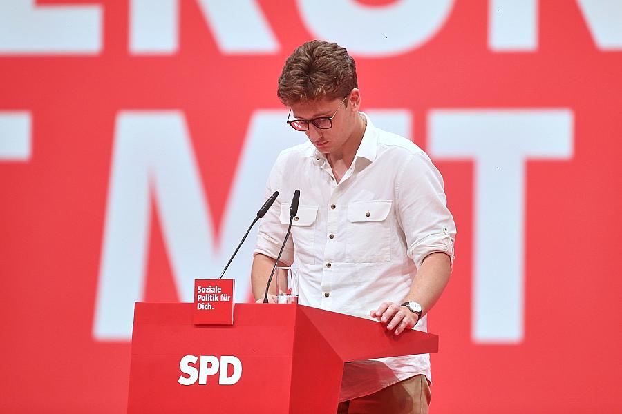 Juso-Chef Türmer kritisiert Social-Media-Verbot für Jugendliche und fordert strengere Plattform-Regulierung