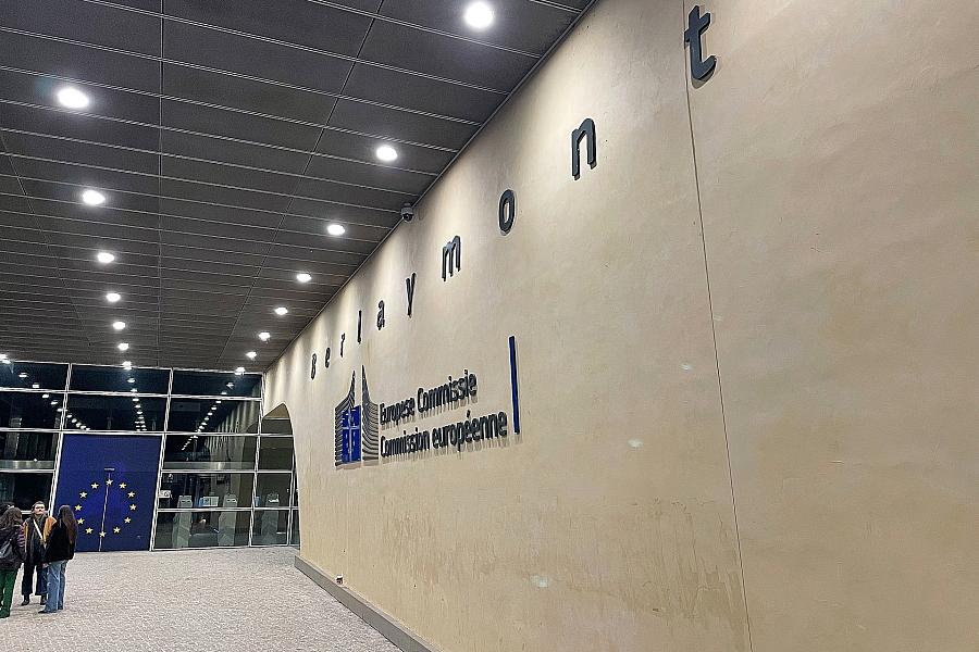 EU verschiebt Industriewachstumsziel und lockert Herstellerregeln nach deutschem Druck