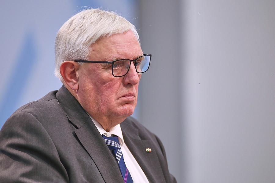 NRW-Gesundheitsminister Laumann fordert grundlegende Pflegereform und schärfere Einstufung