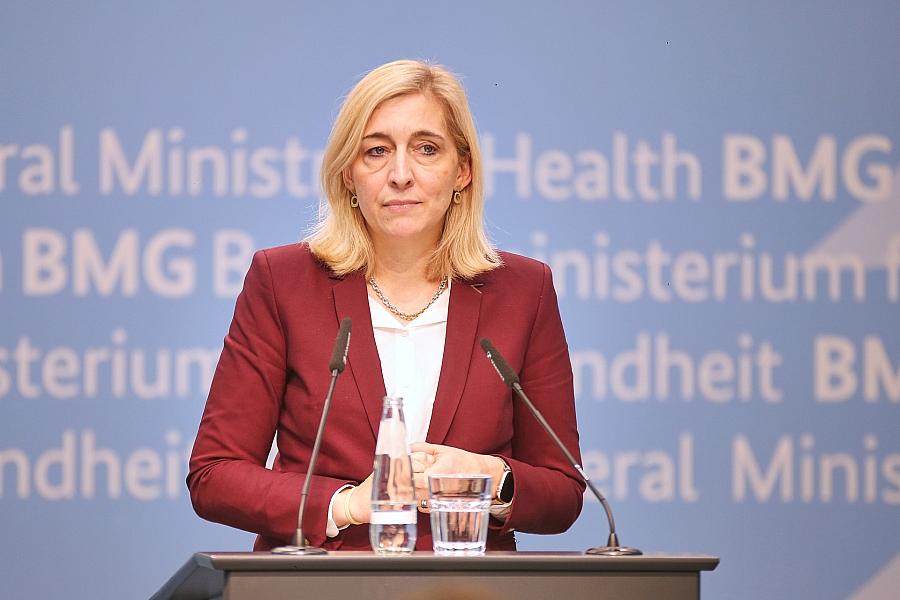 Gesundheitsministerin Warken kündigt umfassende Reformen für Krankenversicherung an
