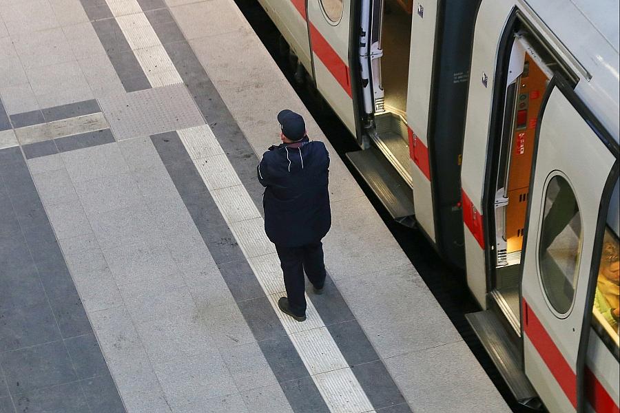 EVG-Umfrage: Deutsche Bahn droht Personalflucht wegen Gewalt und Unsicherheit im Nahverkehr