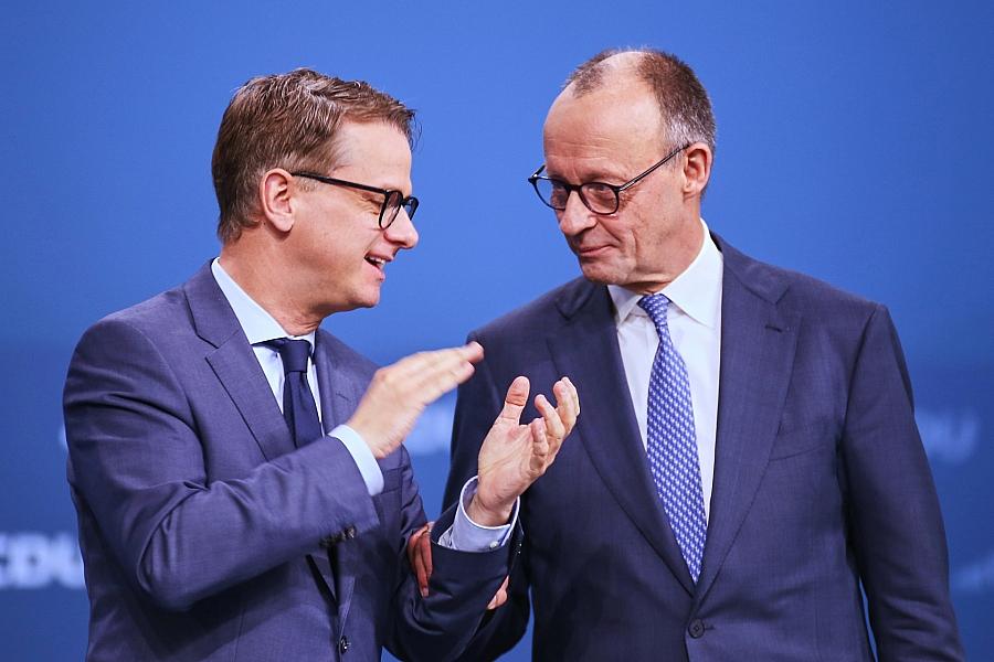 Forsa: Union führt knapp vor AfD, viele Wähler bleiben unentschlossen