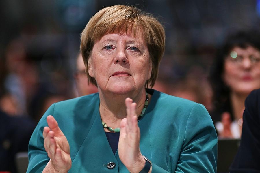 Europäischer Verdienstorden: Angela Merkel, Lech Walesa und Wolodymyr Selenskyj unter ersten Preisträgern