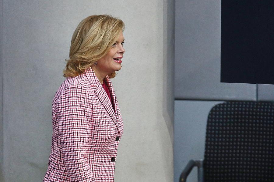 Bundestagspräsidentin Julia Klöckner hält historische Rede im ukrainischen Parlament